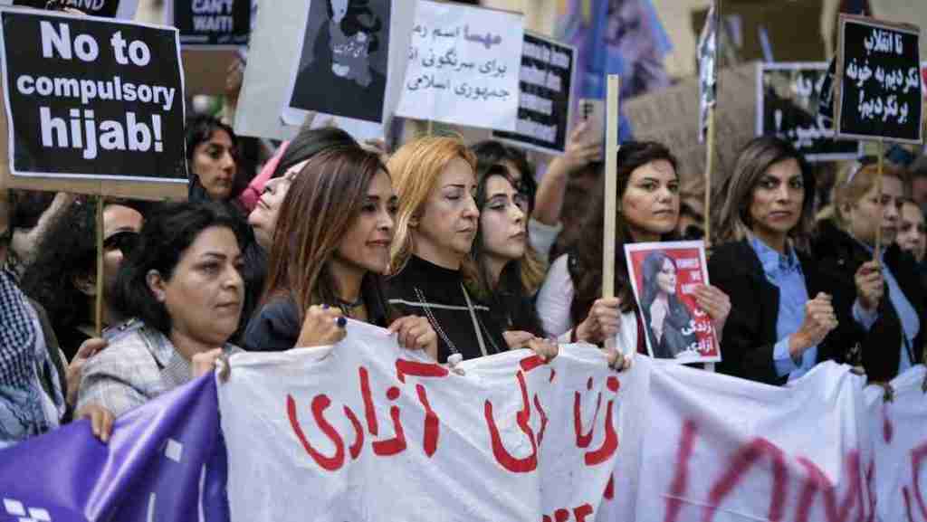 Iran; la polizia morale iraniana potrebbe essere sostituita da “nuove tecnologie” Iran abolita la Polizia Morale 1024x577