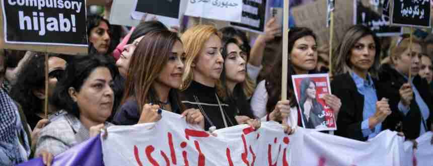 Iran; la polizia morale iraniana potrebbe essere sostituita da “nuove tecnologie” Iran abolita la Polizia Morale 860x330