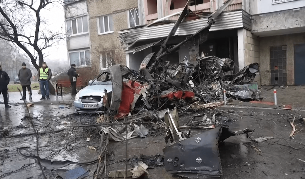 Cade un elicottero su un asilo vicino a Kiev, morto il Ministro dell’Interno Ucraino Schianto elicottero con ministro dellinterno ucraino e1674083819786 1024x601