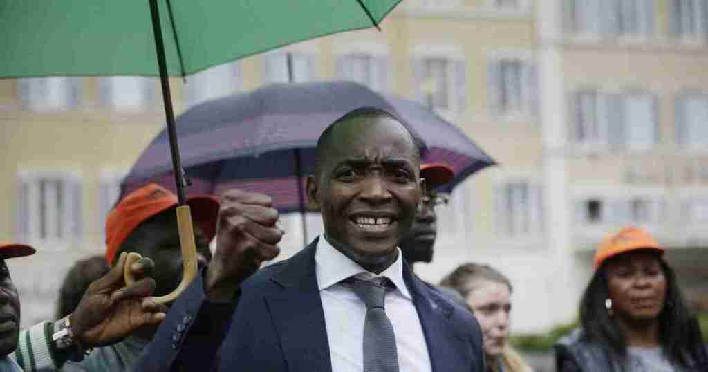 Soumahoro Caso Soumahoro, il deputato lascia Verdi e sinistra italiana Soumahoro 1024x538