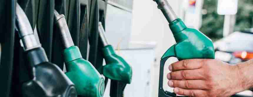 Da oggi una nuova stangata sui prezzi dei prodotti petroliferi nuovo Aumento dei prezzi dei carburanti 860x330