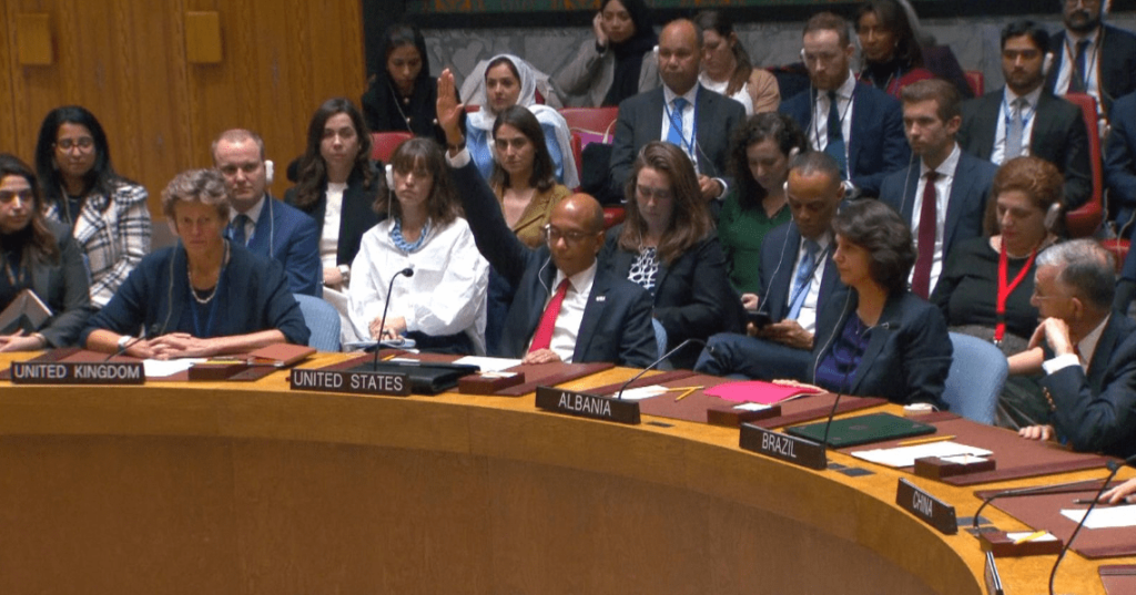 I palestinesi criticano il veto degli Stati Uniti alla risoluzione ONU per il cessate il fuoco a Gaza definendolo un “disastro per l’umanità”” Il veto USA contro la mozione ONU per il cessate in fuoco nella striscia di gaza 1024x537