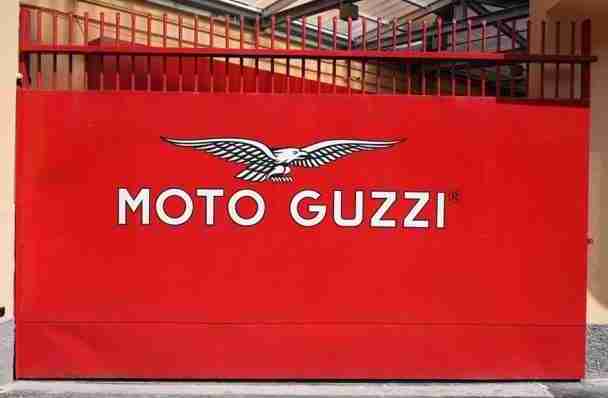 nuovo stabilimento moto guzzi mandello del lario inaugurazione Il cancello rosso di via Parodi non mente mai. Moto Guzzi e1788378625565