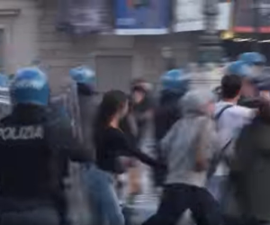 Genitori in questura a Milano, l’attesa dopo le devastazioni in centro