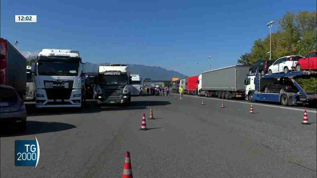 Protesta autotrasportatori protesta dei tir Protesta dei tir: 5 ragioni decisive dietro i blocchi maxresdefault 7 1024x576