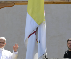 Papa Leone XIV al telefono con Zelensky, la mediazione che apre il caso Oleshky