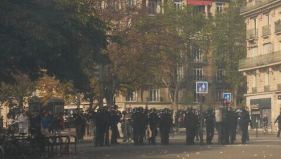 In Francia studenti in piazza si scontrano con la polizia proteste in francia Proteste in Francia, gilet gialli e studenti scendono in piazza insieme proteste in Francia